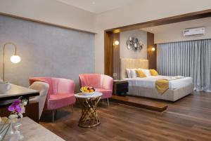 Χώρος καθιστικού στο Lazdana Hotel Bangalore +128 φωτογραφίες