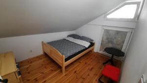 Säng eller sängar i ett rum på Domek Między Jeziorami
