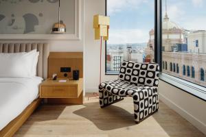 Timbri Hotel San Francisco, Curio Collection by Hilton的休息区
