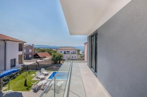 Balkón alebo terasa v ubytovaní Villa Andrea with heated Pool