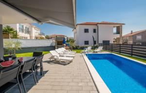 Bazén v ubytovaní Villa Andrea with heated Pool alebo v jeho blízkosti