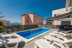 Bazén v ubytovaní Villa Andrea with heated Pool alebo v jeho blízkosti