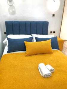 Rúm í herbergi á Hotel Palace tanger