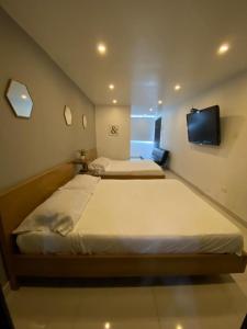 Postel nebo postele na pokoji v ubytování Bogotá Rooms Heroes
