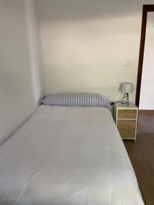 A bed or beds in a room at Villa May en Riegu Vidiago Llanes