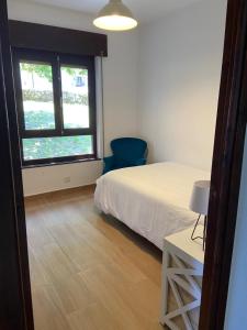 A bed or beds in a room at Villa May en Riegu Vidiago Llanes