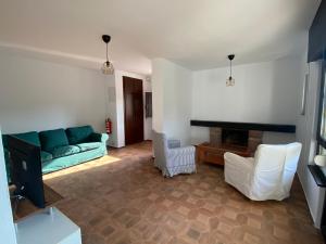 A seating area at Villa May en Riegu Vidiago Llanes