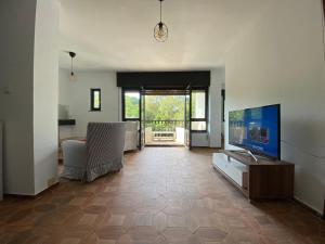 A television and/or entertainment centre at Villa May en Riegu Vidiago Llanes