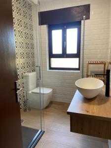 A bathroom at Villa May en Riegu Vidiago Llanes