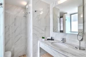 Ein Badezimmer in der Unterkunft Acropolis City Life BH