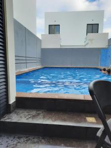 a swimming pool on the roof of a building at Departamento Moderno Alberca Compartida - 6 Personas in Mazatlán