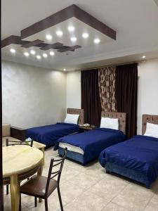 Giường trong phòng chung tại Shihan hotel suites