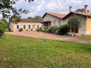 ancien chai rénové dans un parc clos de 3 hectares