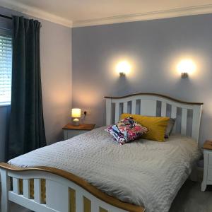 Postel nebo postele na pokoji v ubytování Carney Apartment