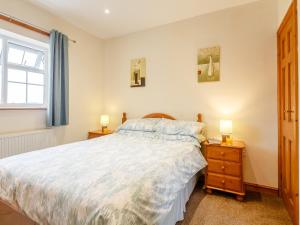 Postel nebo postele na pokoji v ubytování 3 Black Horse Cottages