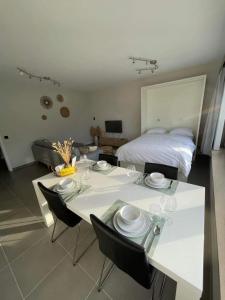 Una cama o camas en una habitación de Studio LIV