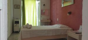 Postel nebo postele na pokoji v ubytování Cleo Rooms 250m from the beach