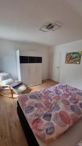 Postel nebo postele na pokoji v ubytování Ferienwohnung bei Natie
