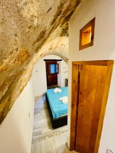 a bedroom in a cave with a bed in it at Vecchia Casa kamara in Monemvasia