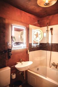 Koupelna v ubytování Das Hotel Stern 24h self-check-in
