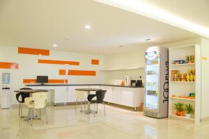 Kuchyň nebo kuchyňský kout v ubytování 1 Orange Hotel Kuchai Lama KUALA LUMPUR