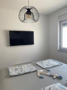 TV a/nebo společenská místnost v ubytování Apartment Mala Medulin