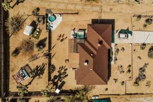 Cozy Rustic Home minutes to Joshua Tree Nat'l Park sett ovenfra