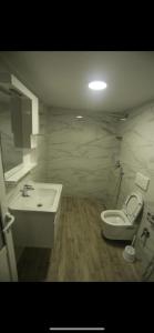 Vonios kambarys apgyvendinimo įstaigoje Charming House