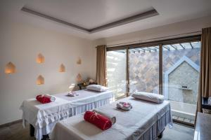 Silver Waves Resort & Spa - Daman客房内的一张或多张床位