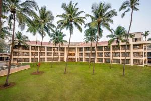 Silver Waves Resort & Spa - Daman外面的花园