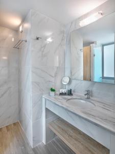 Ein Badezimmer in der Unterkunft Acropolis City Life BH