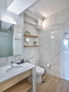 Ein Badezimmer in der Unterkunft Acropolis City Life BH