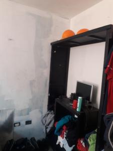 a room with a black shelf and a desk at Diablillo in Monterrey