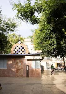 Zdjęcie z galerii obiektu Apartamento ático en el casco antiguo w mieście Mataró