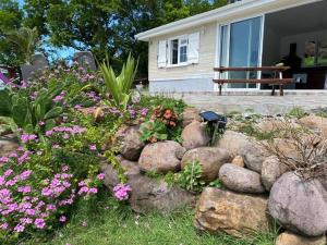 Fotografie z fotogalerie ubytování Villa spacieuse raffinée dans son écrin de verdure v destinaci Quartier du Fond Fleuri