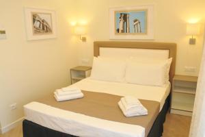 Posteľ alebo postele v izbe v ubytovaní MIGDAL Luxury Suites Roma Testaccio