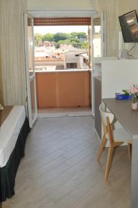 Televízia a/alebo spoločenská miestnosť v ubytovaní MIGDAL Luxury Suites Roma Testaccio
