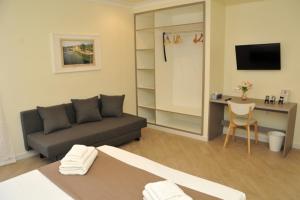 Televízia a/alebo spoločenská miestnosť v ubytovaní MIGDAL Luxury Suites Roma Testaccio