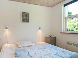 Uma cama ou camas num quarto em Holiday home Glesborg CXXV