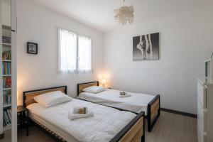 Łóżko lub łóżka w pokoju w obiekcie Maison Janas - Welkeys