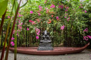 Aed väljaspool majutusasutust Authentic Khmer Village Resort