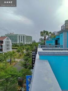 Вид на бассейн в HANZ Seahorse Hotel Phu Quoc или окрестностях