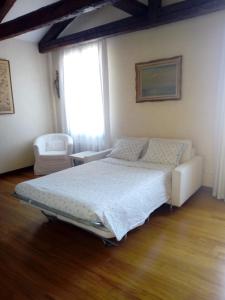 Ένα ή περισσότερα κρεβάτια σε δωμάτιο στο La Mansarda