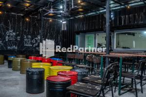 Foto de la galeria de Jabrix Hotel Mitra RedDoorz a Bandung