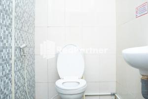 Bany a Jabrix Hotel Mitra RedDoorz