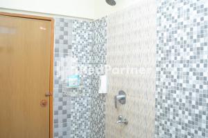 Bany a Jabrix Hotel Mitra RedDoorz