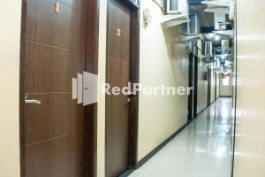 Foto de la galeria de Jabrix Hotel Mitra RedDoorz a Bandung