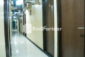 Foto de la galeria de Jabrix Hotel Mitra RedDoorz a Bandung