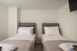Postel nebo postele na pokoji v ubytování Crescendo City House
