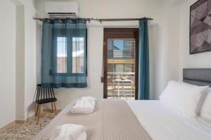 Postel nebo postele na pokoji v ubytování Crescendo City House
